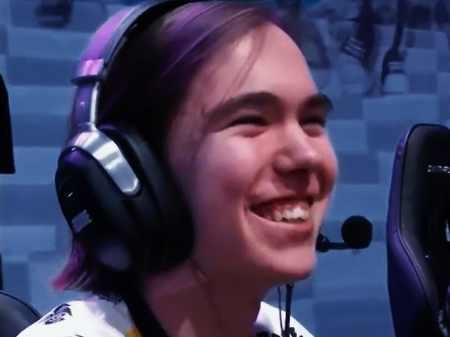 而怒顶对手 而怒顶对手